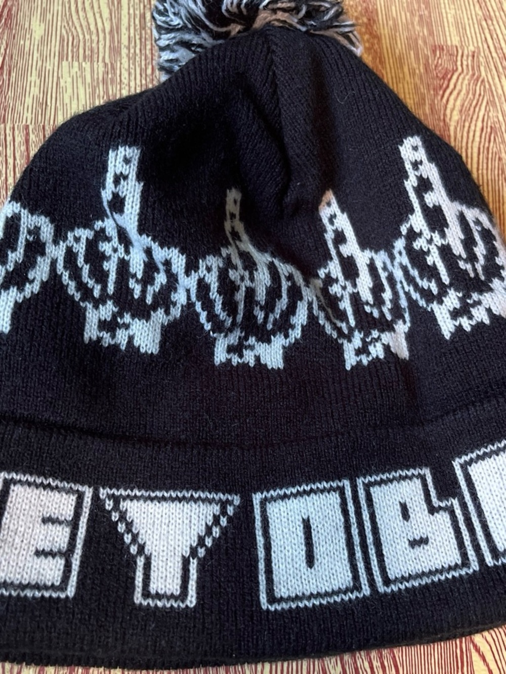 Obey Middle finger Black & white Pom Beanie - Picture 2 of 7